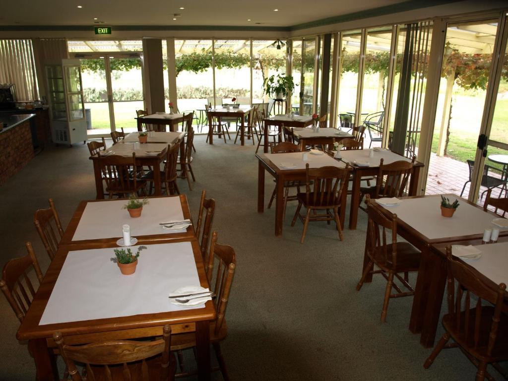 Civic Motor Inn Cowra Extérieur photo