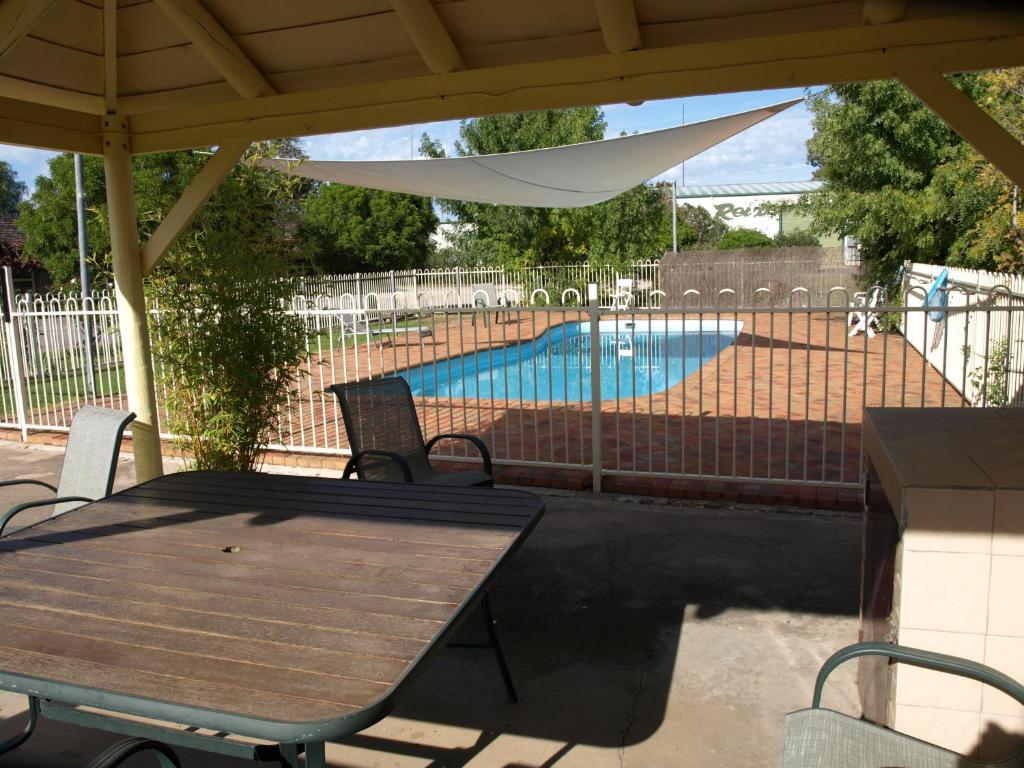 Civic Motor Inn Cowra Extérieur photo