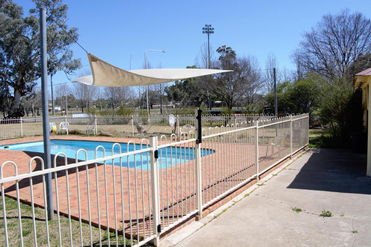 Civic Motor Inn Cowra Extérieur photo