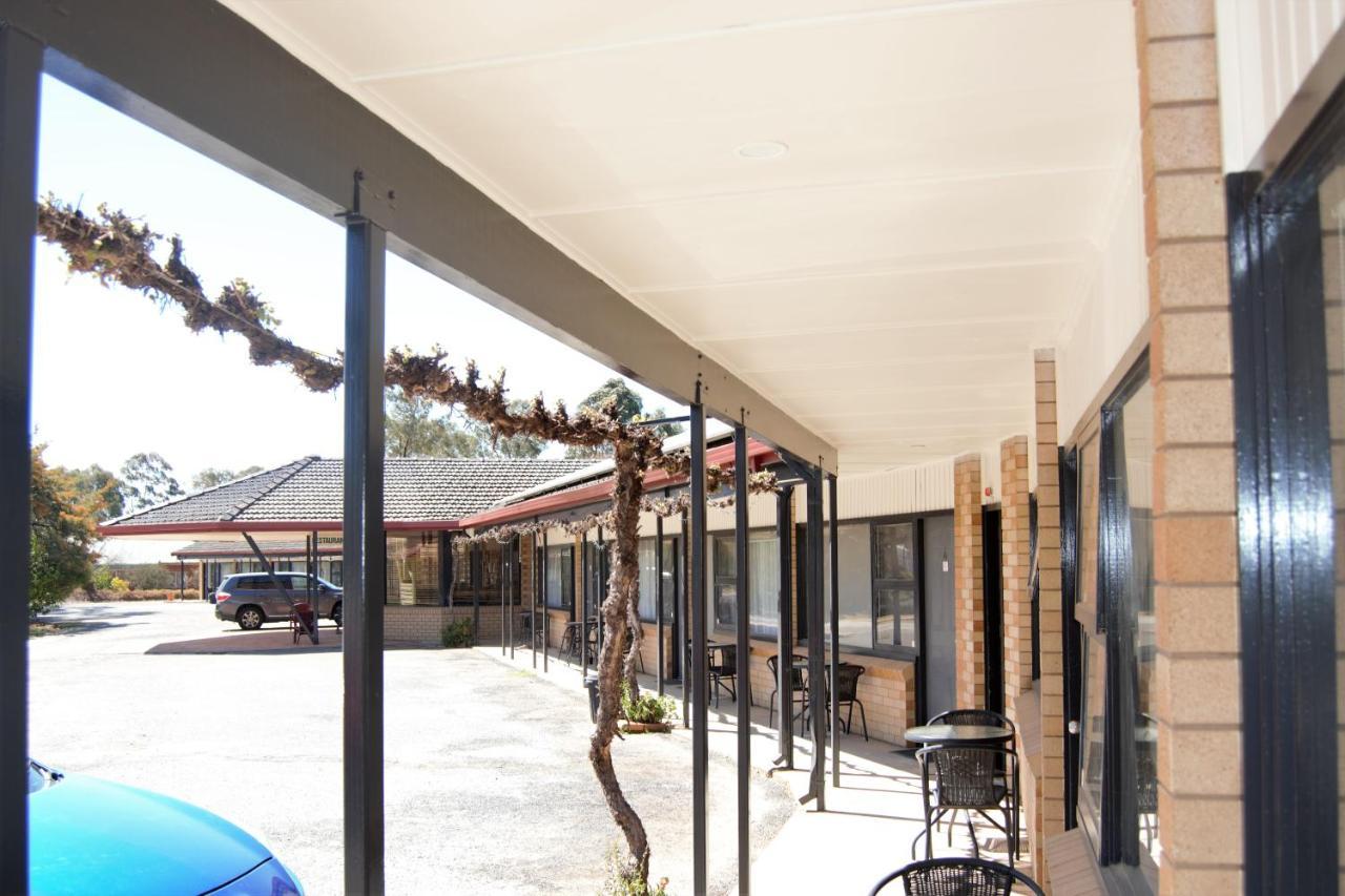 Civic Motor Inn Cowra Extérieur photo