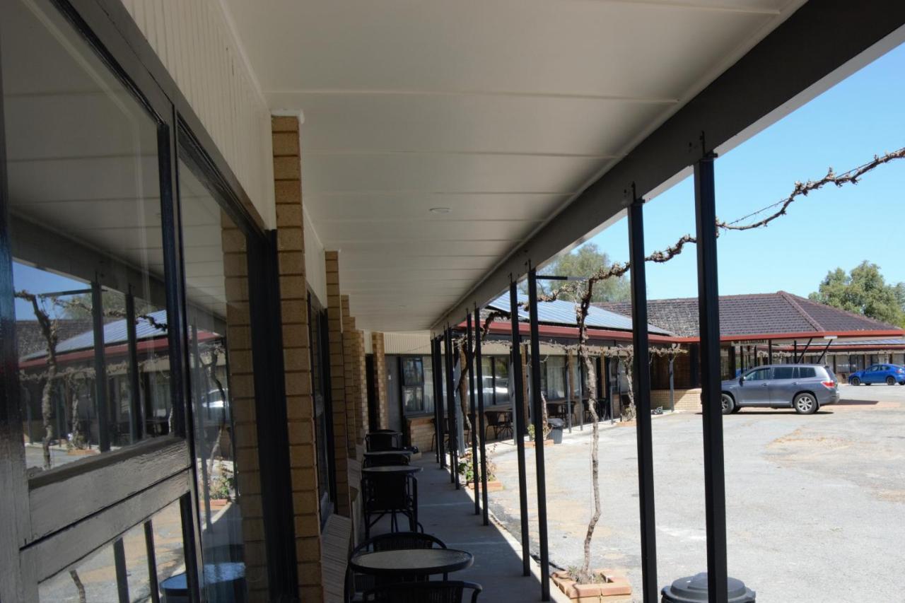Civic Motor Inn Cowra Extérieur photo