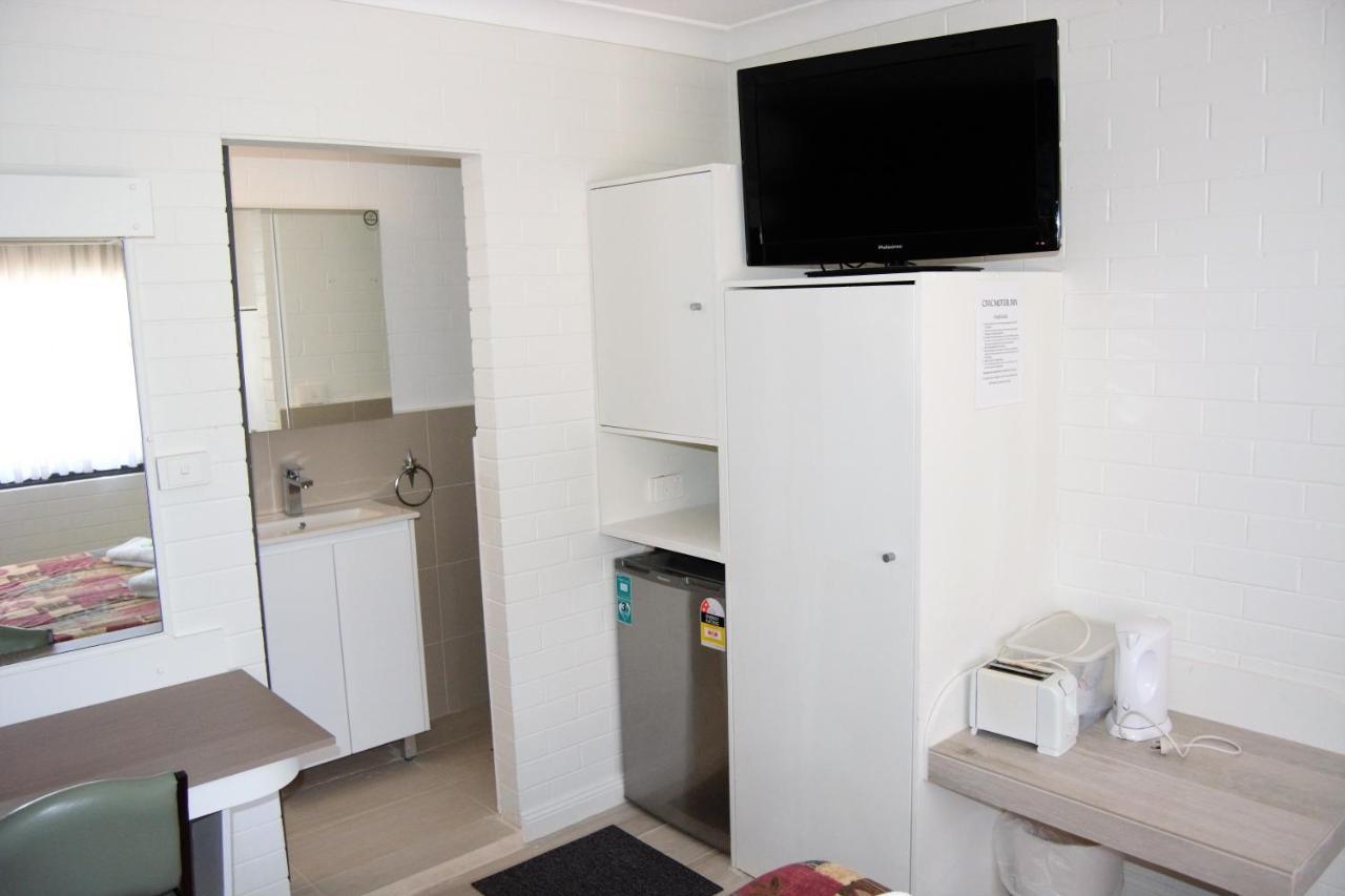 Civic Motor Inn Cowra Extérieur photo