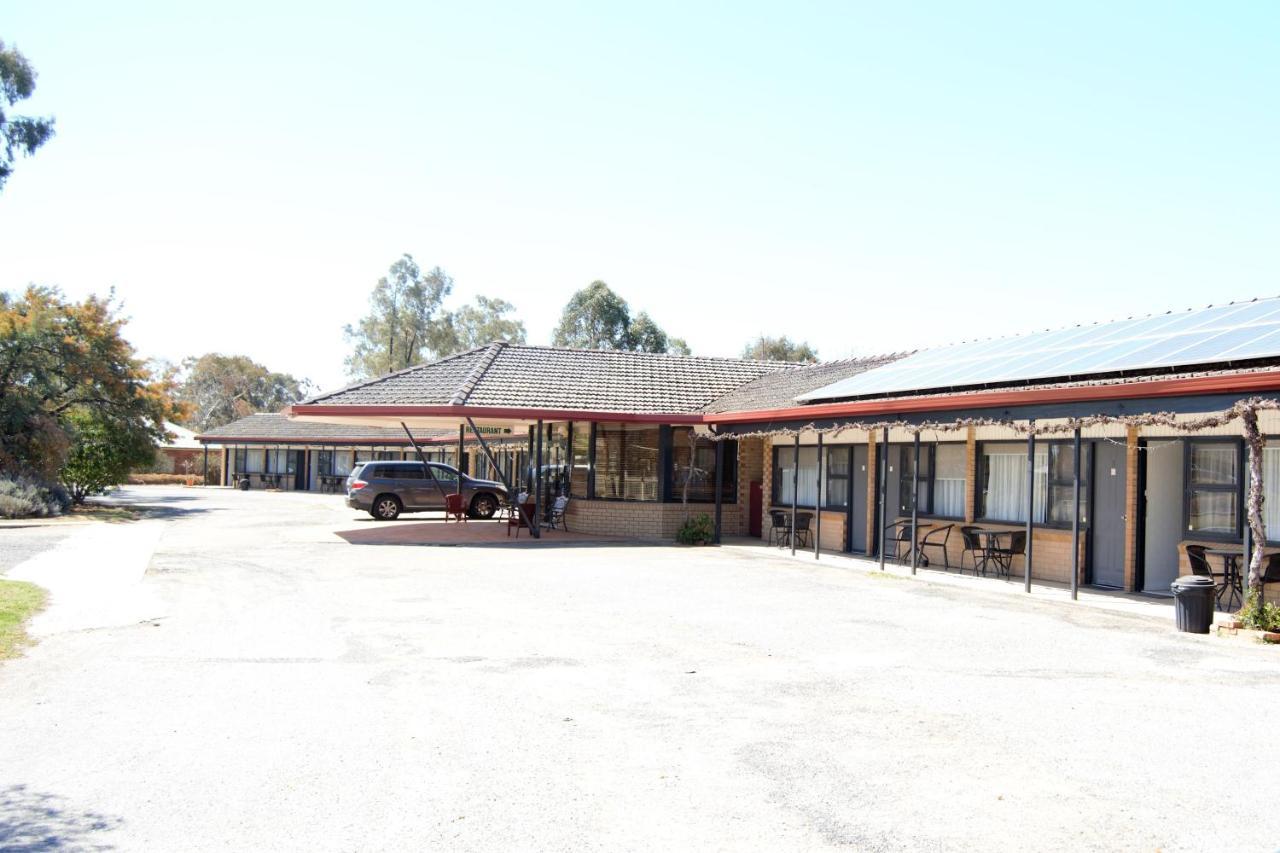 Civic Motor Inn Cowra Extérieur photo